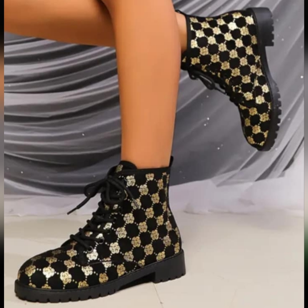Black and Gold Women's Boots 35